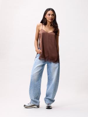 Catwalk Junkie, top met kant, bruin