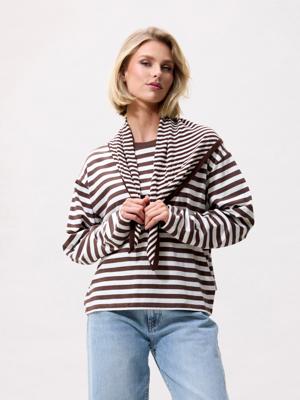 Catwalk Junkie, sjawl streep, bruin